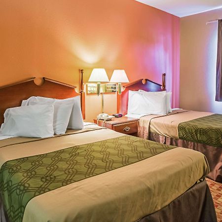 Econo Lodge Inn & Suites Ripley Екстериор снимка
