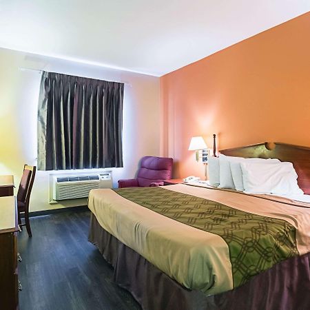 Econo Lodge Inn & Suites Ripley Екстериор снимка