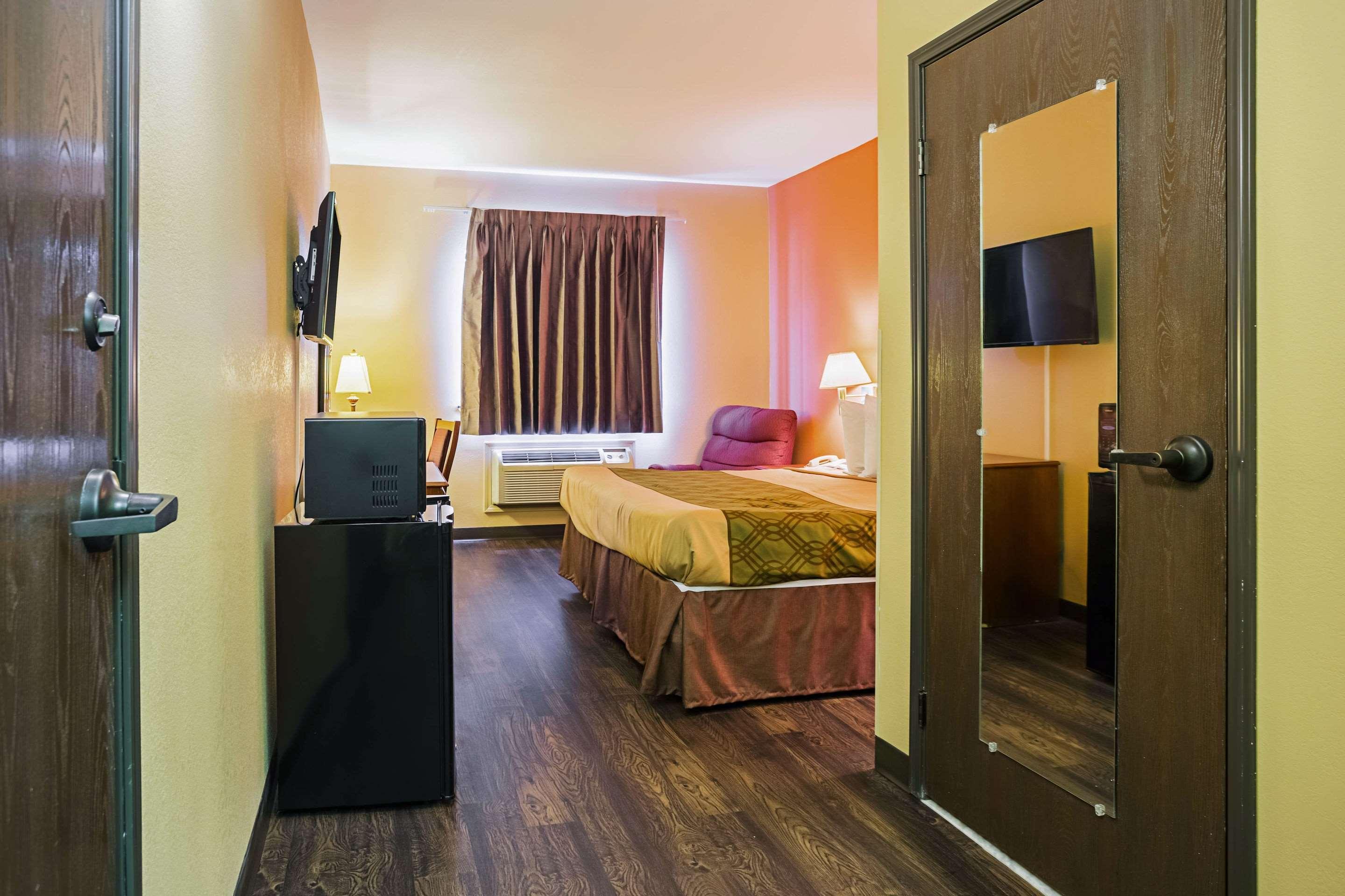 Econo Lodge Inn & Suites Ripley Екстериор снимка