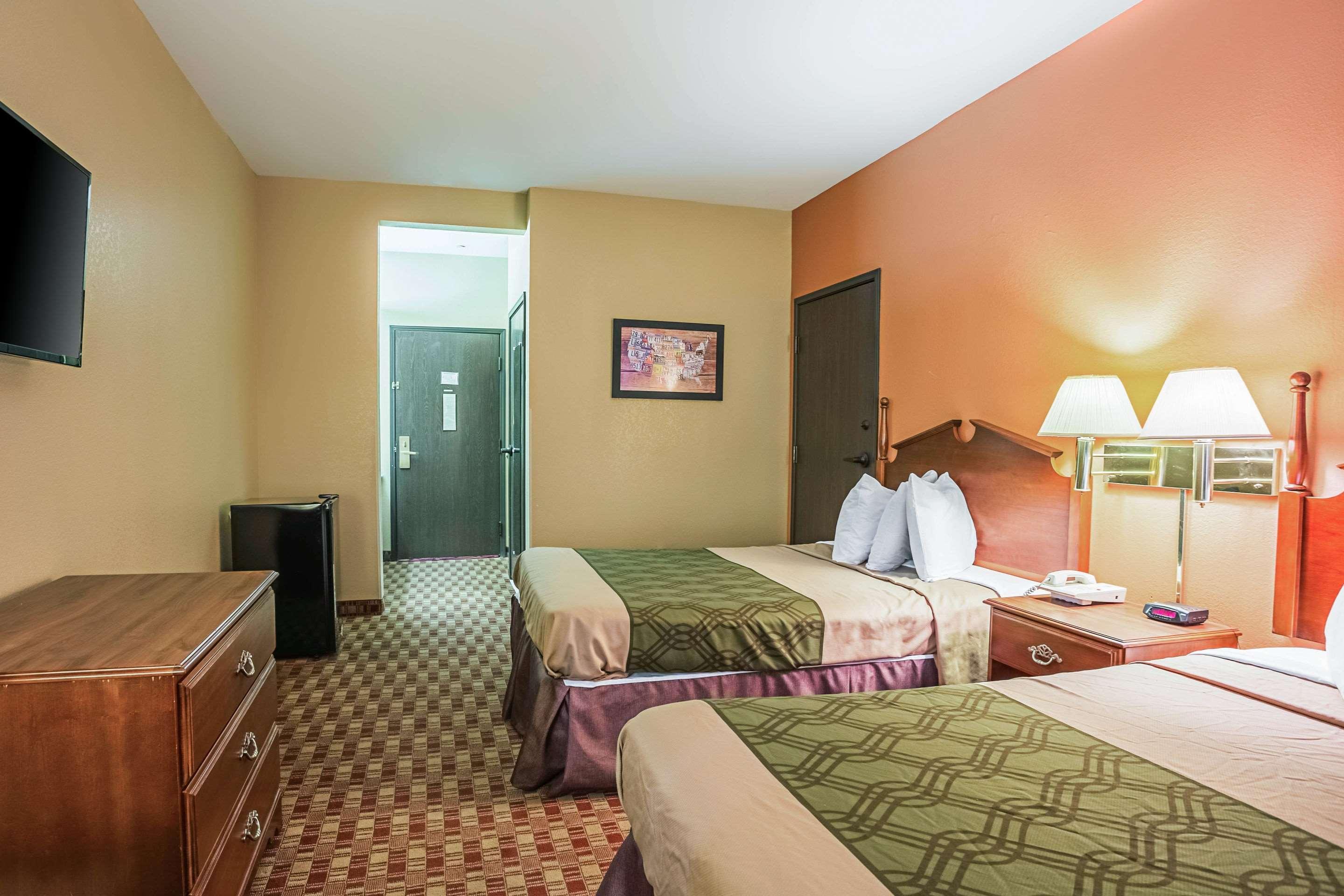 Econo Lodge Inn & Suites Ripley Екстериор снимка