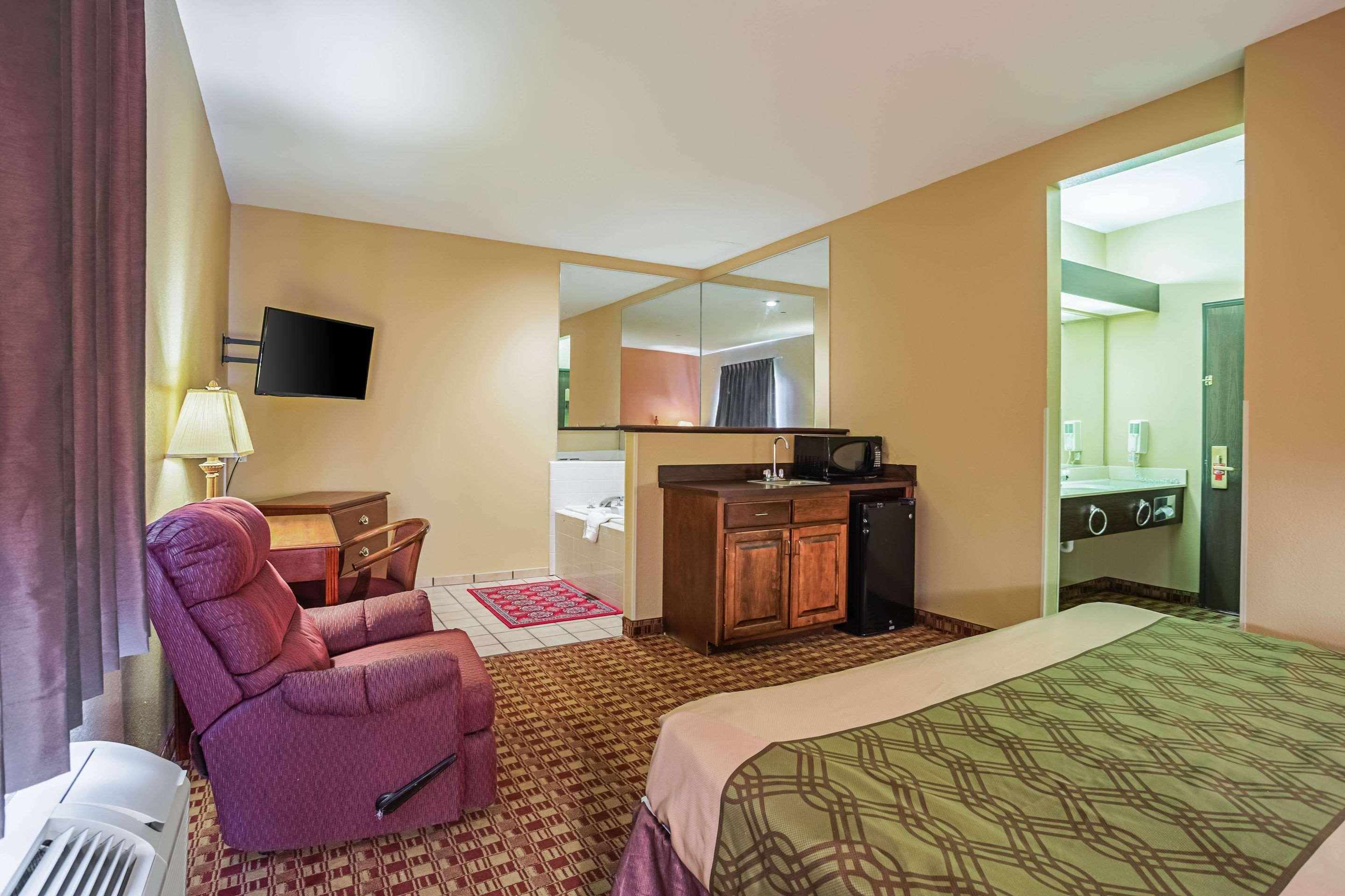 Econo Lodge Inn & Suites Ripley Екстериор снимка