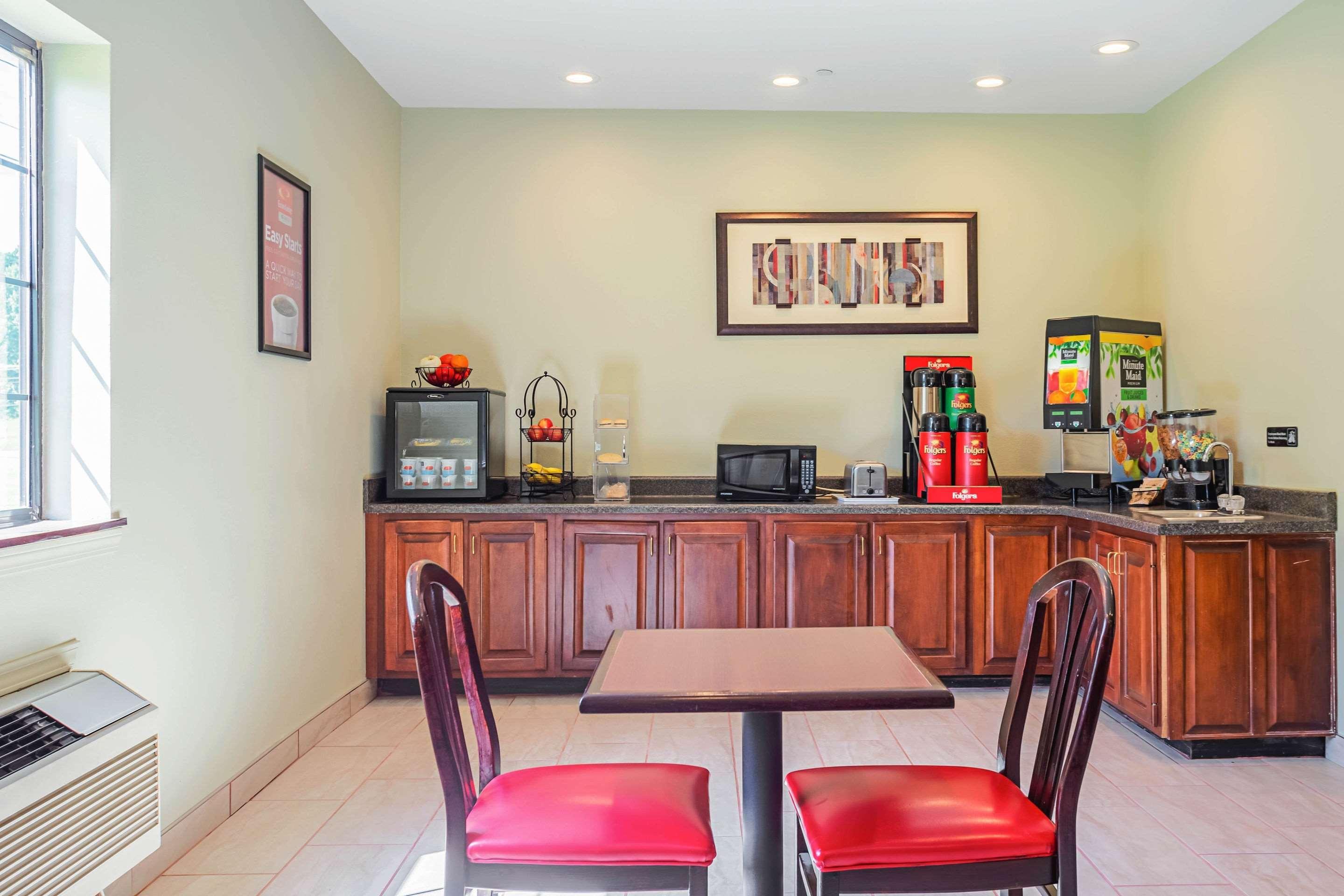 Econo Lodge Inn & Suites Ripley Екстериор снимка