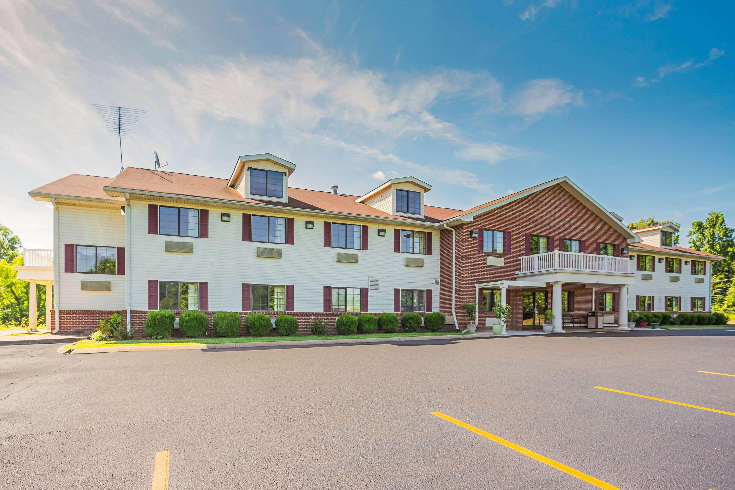 Econo Lodge Inn & Suites Ripley Екстериор снимка