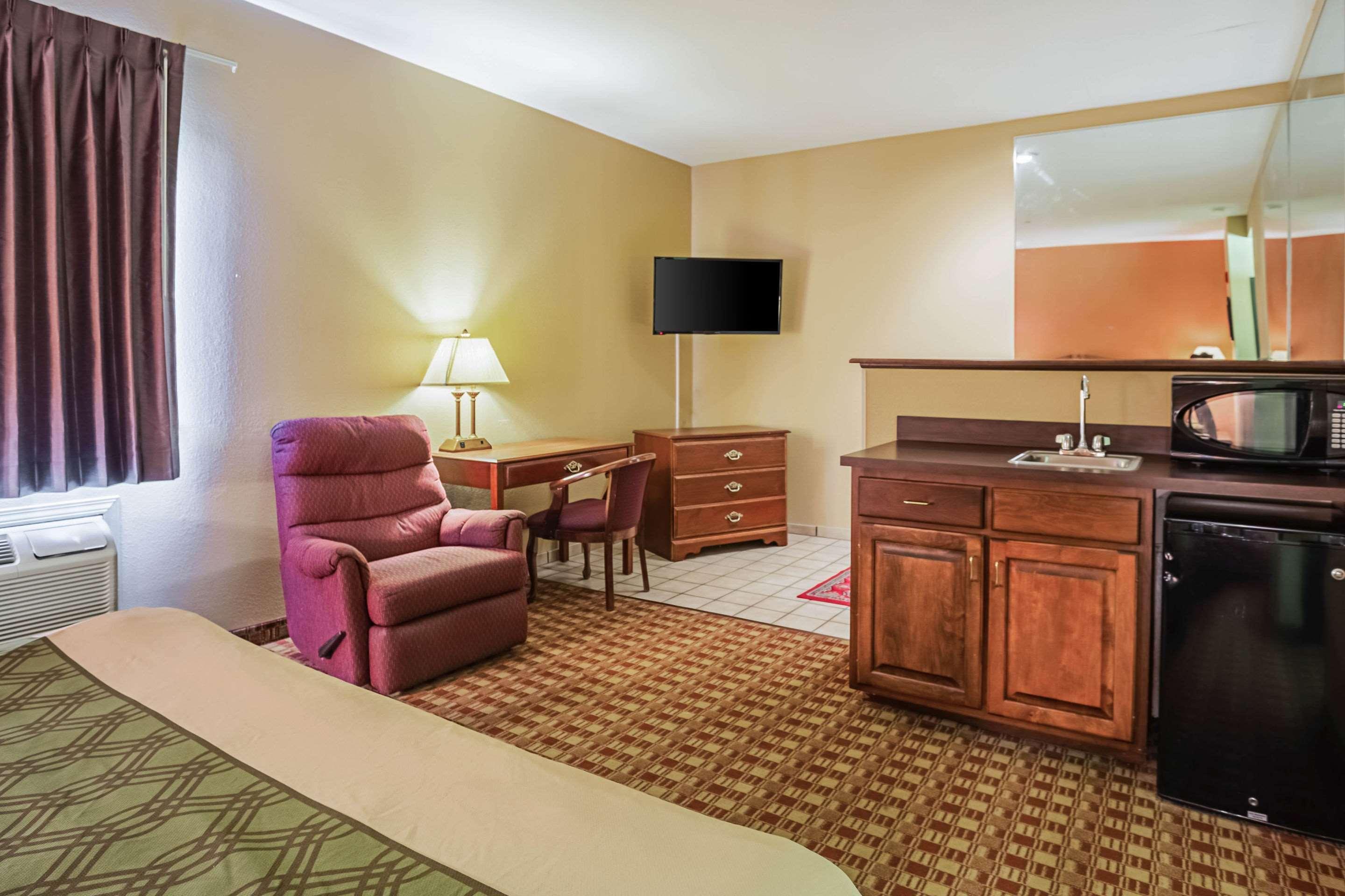 Econo Lodge Inn & Suites Ripley Екстериор снимка