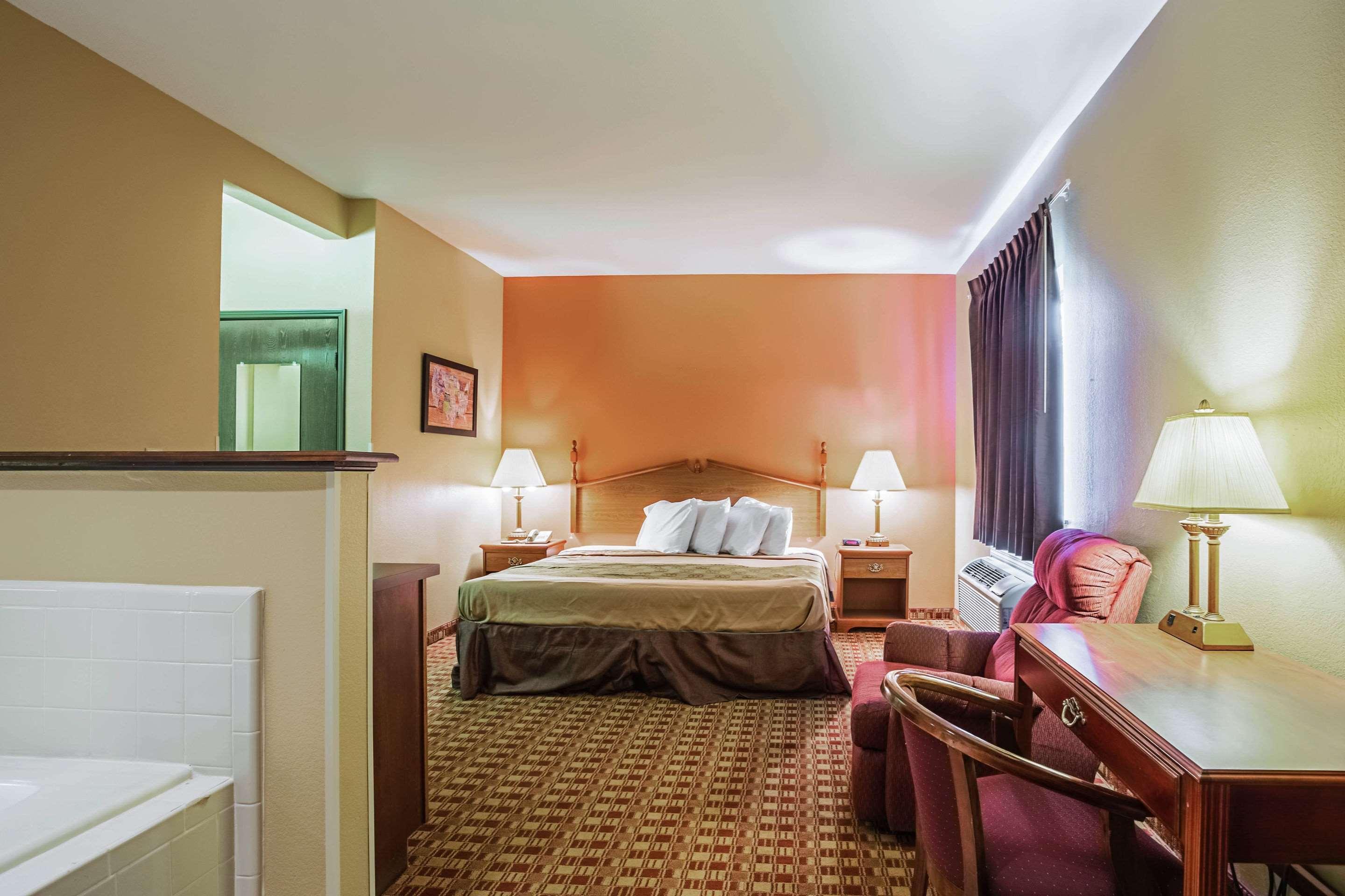 Econo Lodge Inn & Suites Ripley Екстериор снимка