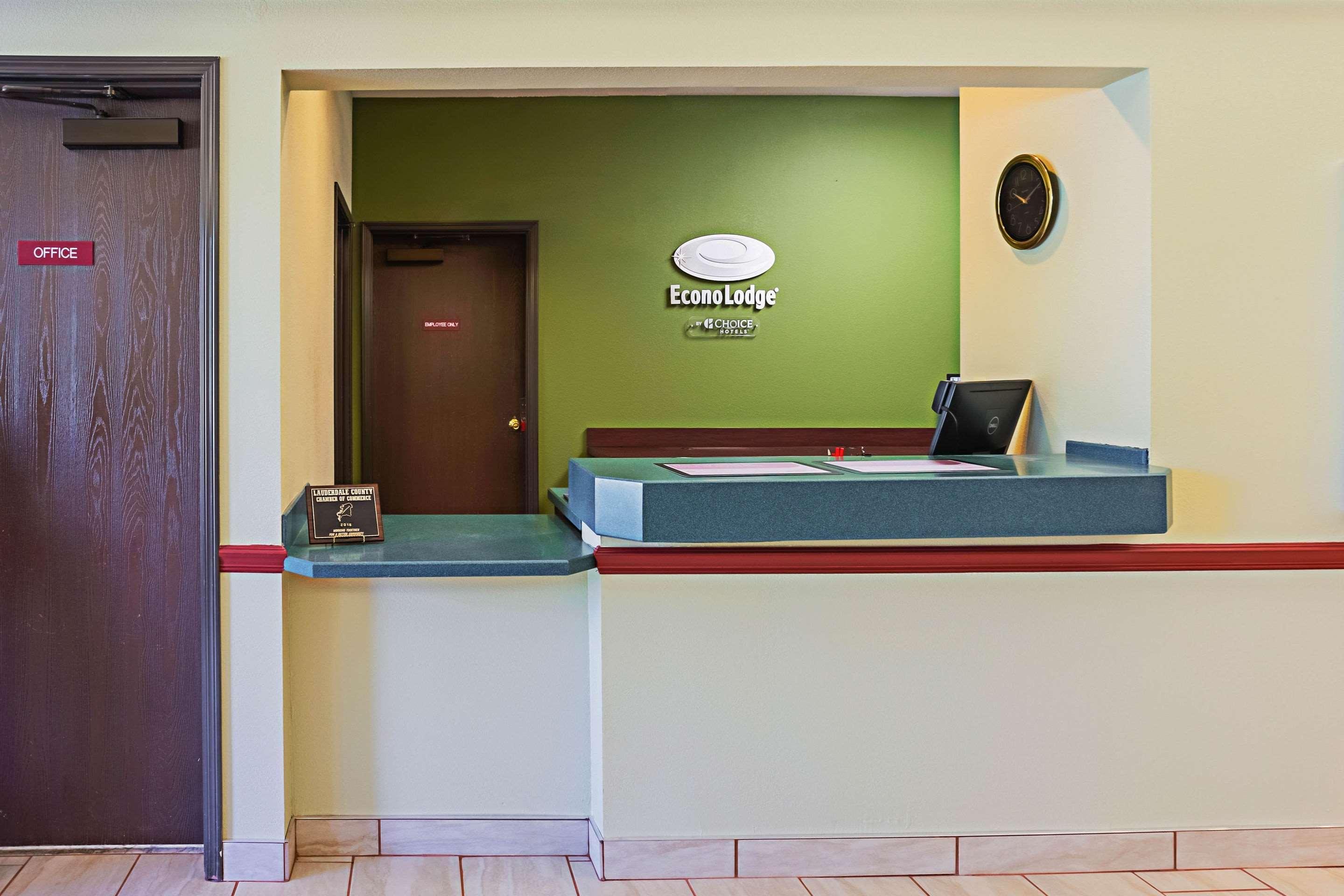Econo Lodge Inn & Suites Ripley Екстериор снимка