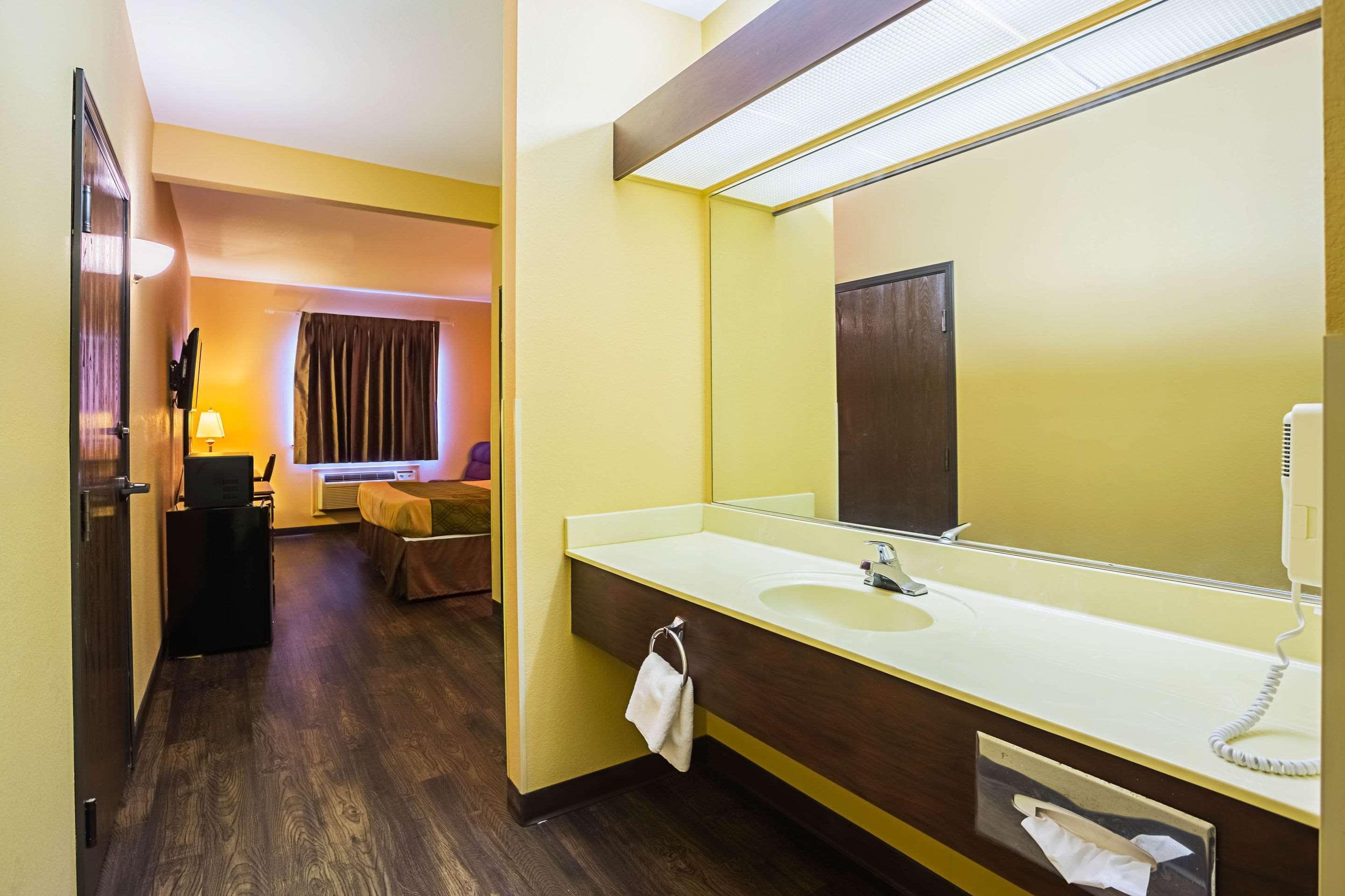 Econo Lodge Inn & Suites Ripley Екстериор снимка