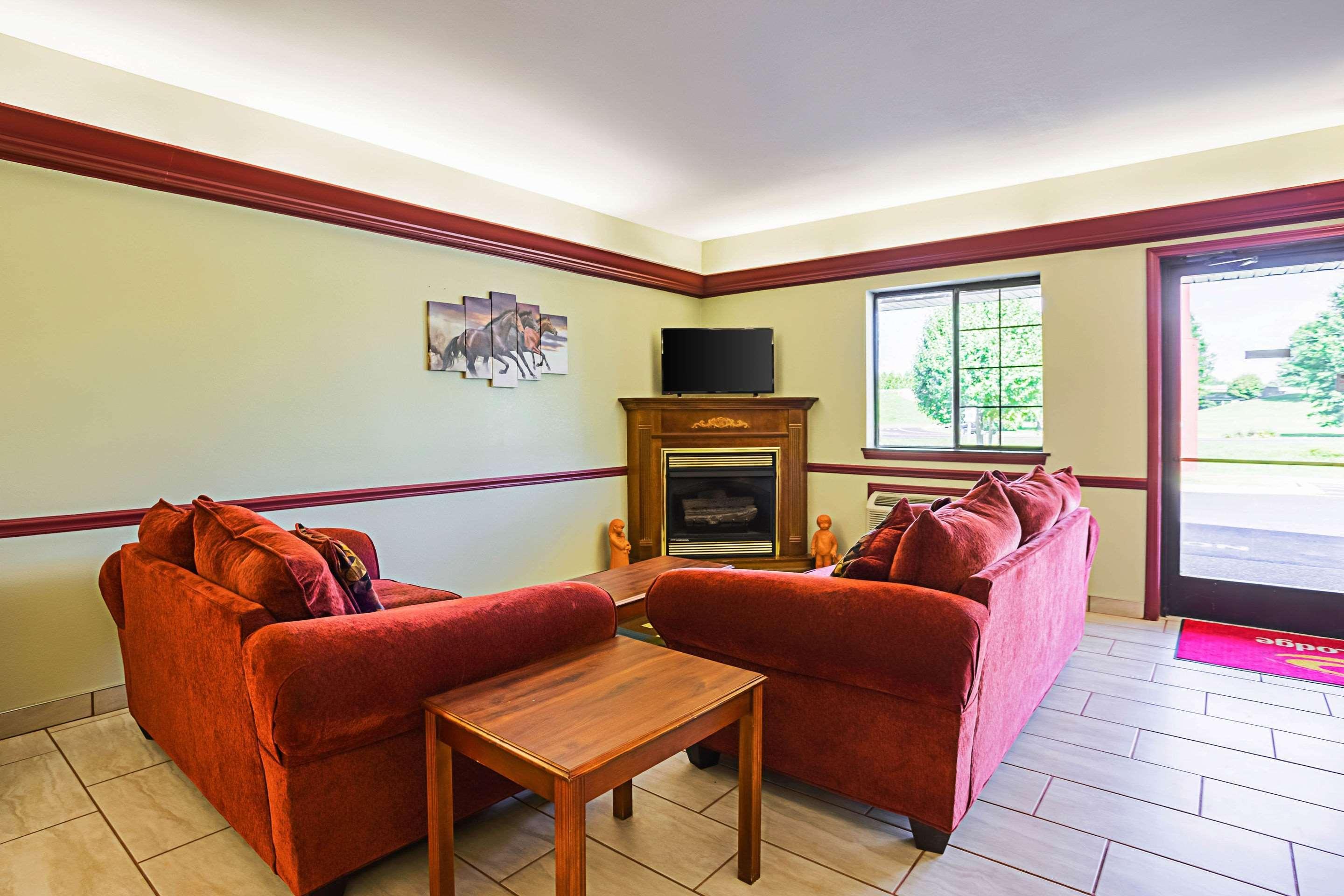 Econo Lodge Inn & Suites Ripley Екстериор снимка