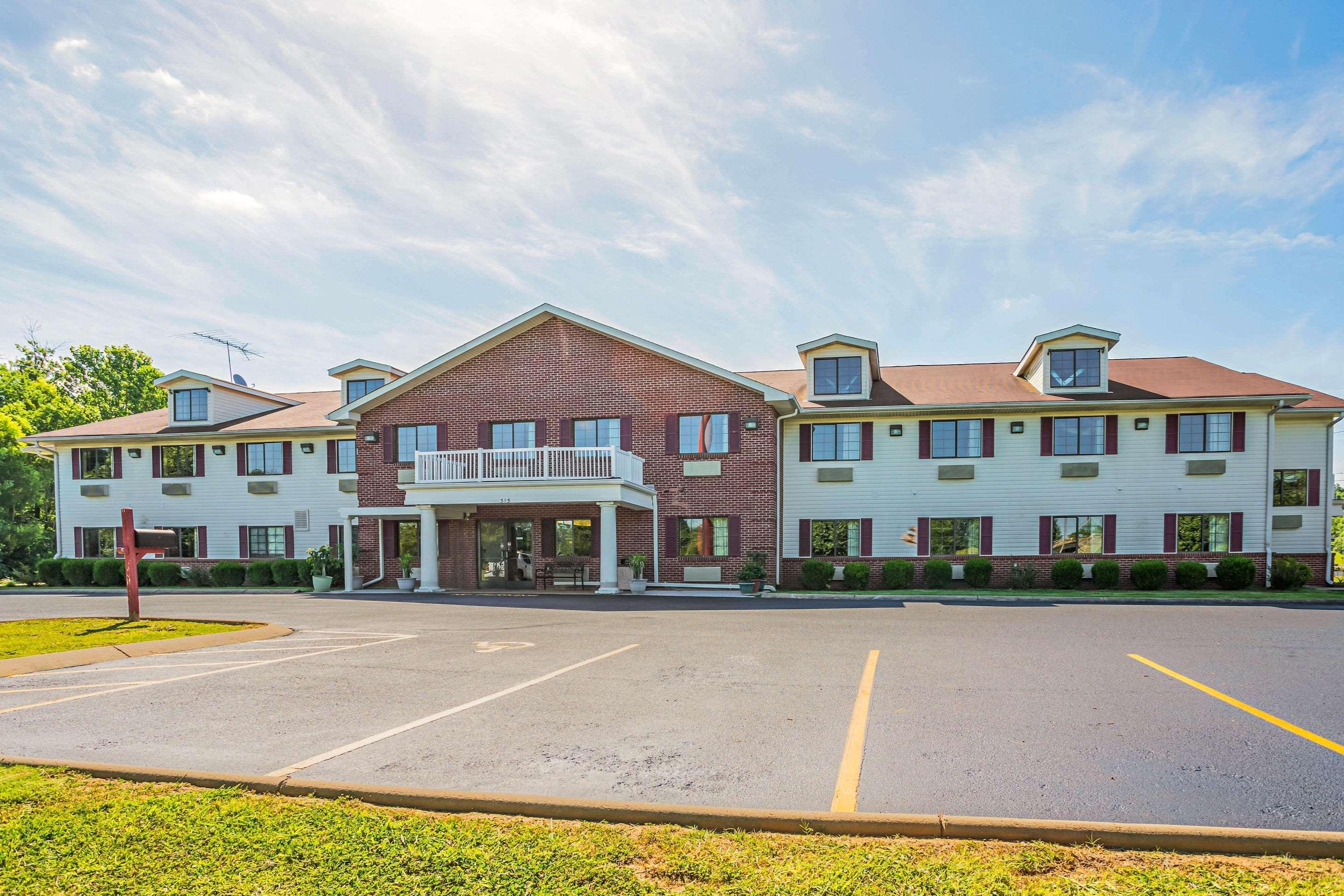 Econo Lodge Inn & Suites Ripley Екстериор снимка