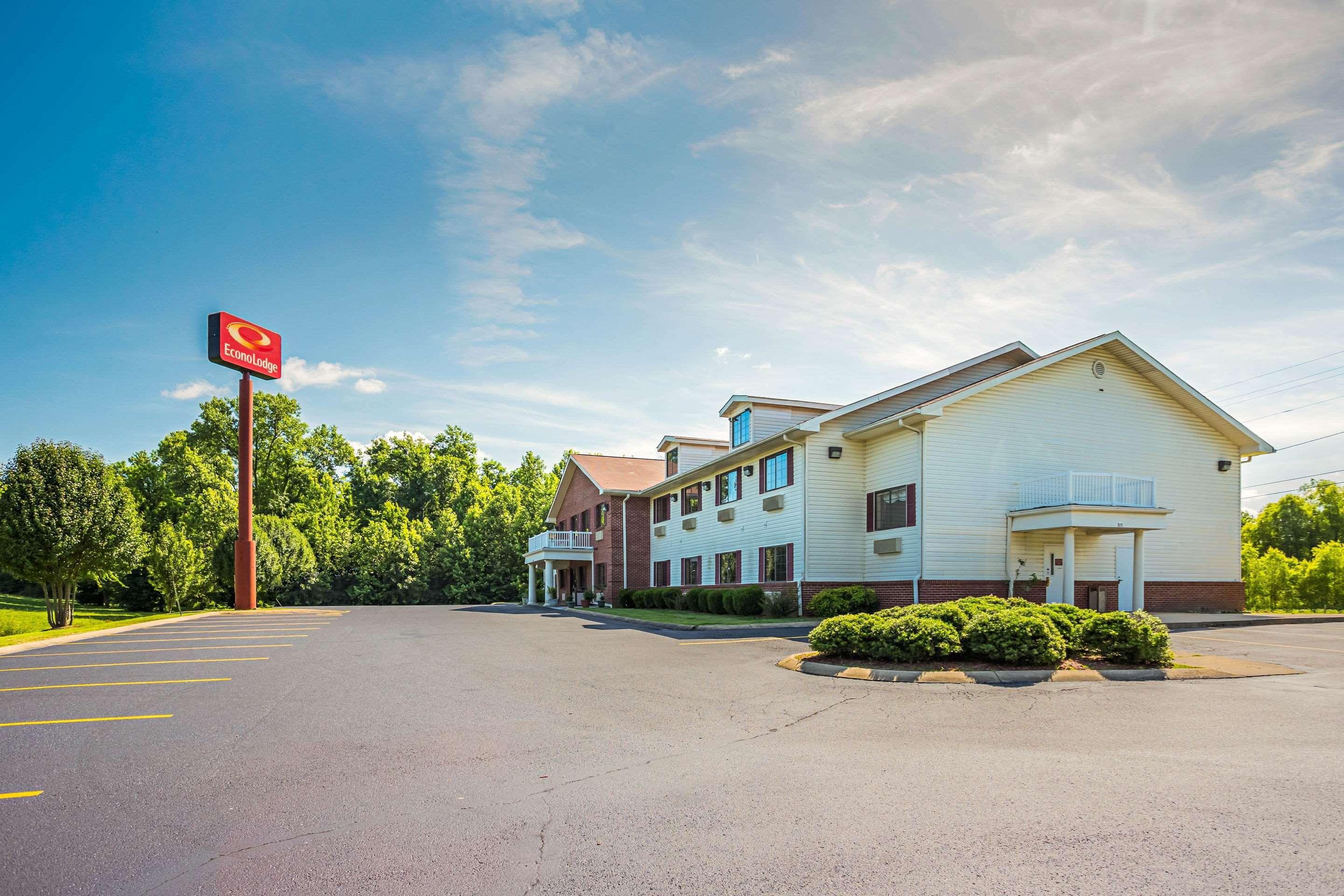 Econo Lodge Inn & Suites Ripley Екстериор снимка