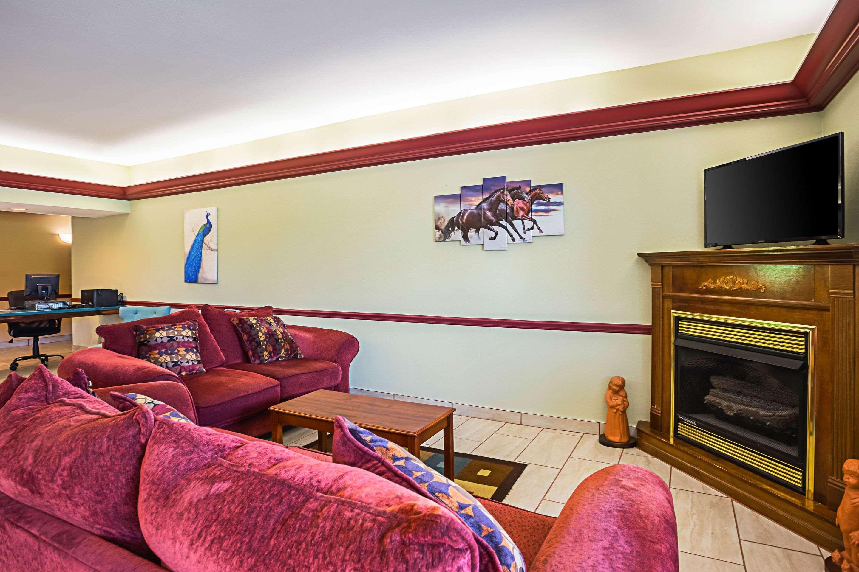 Econo Lodge Inn & Suites Ripley Екстериор снимка