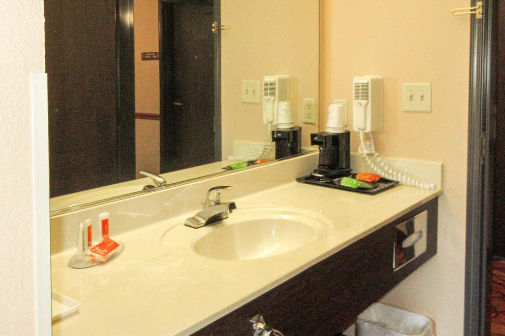 Econo Lodge Inn & Suites Ripley Стая снимка