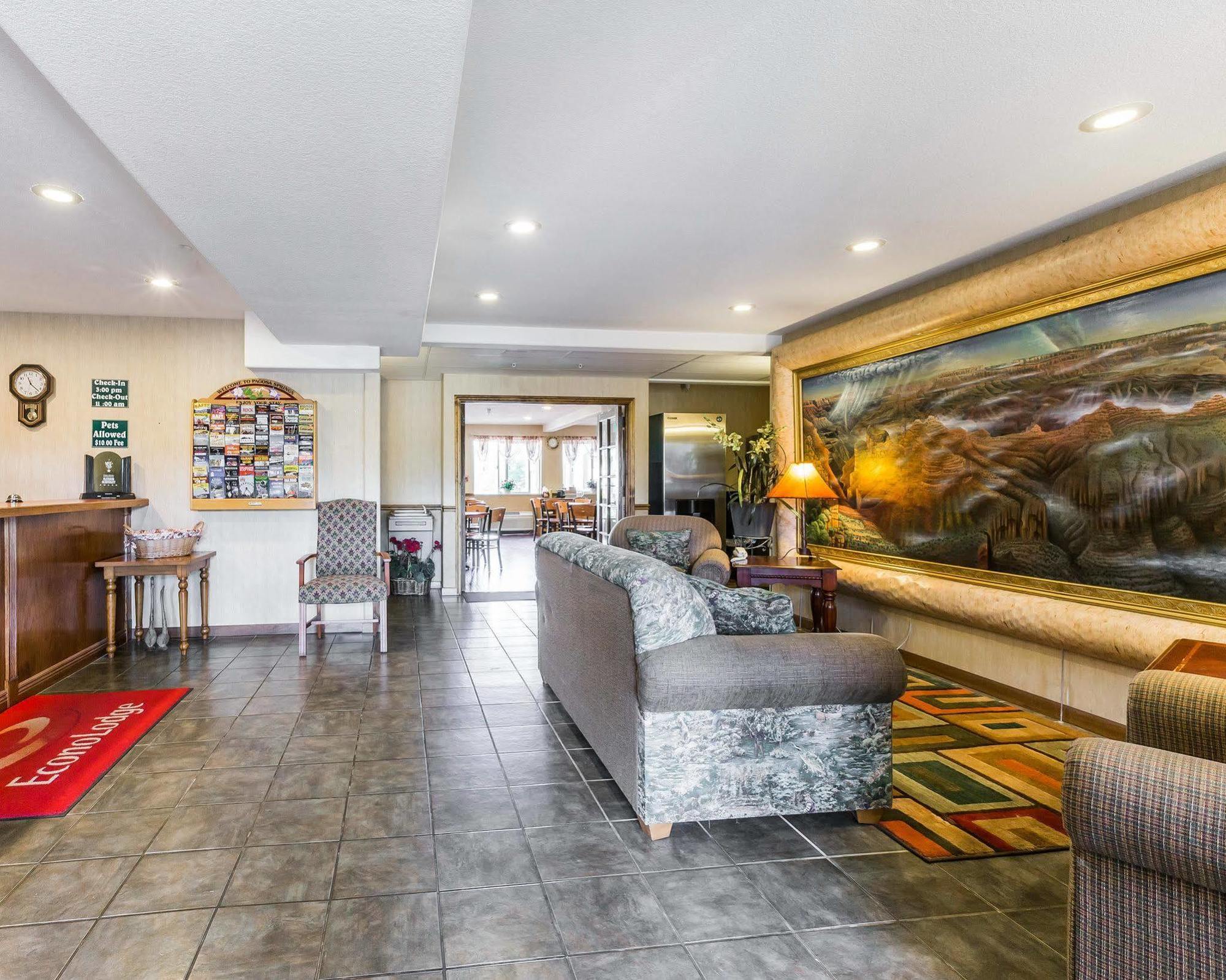 Econo Lodge Inn & Suites Ripley Екстериор снимка