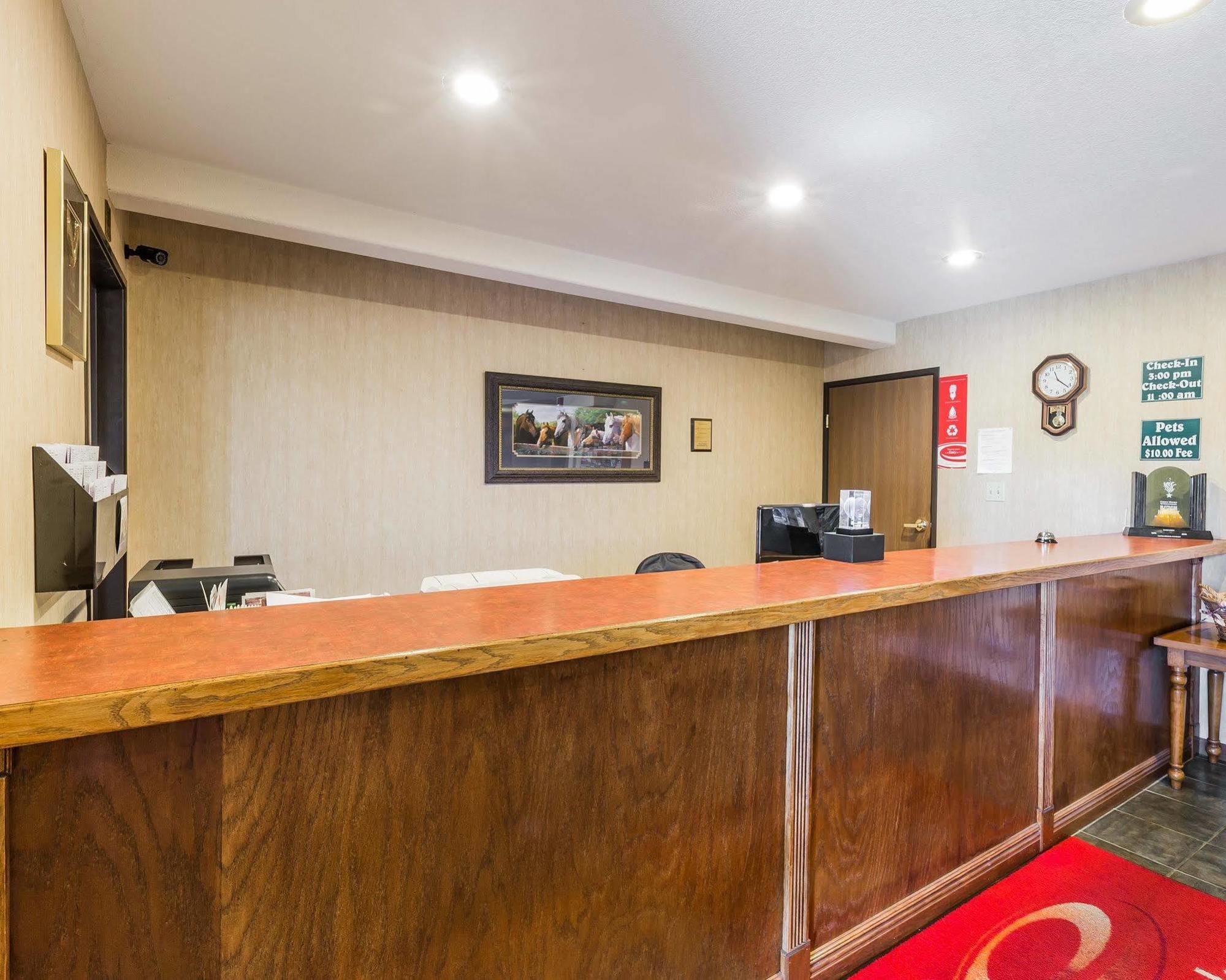 Econo Lodge Inn & Suites Ripley Екстериор снимка