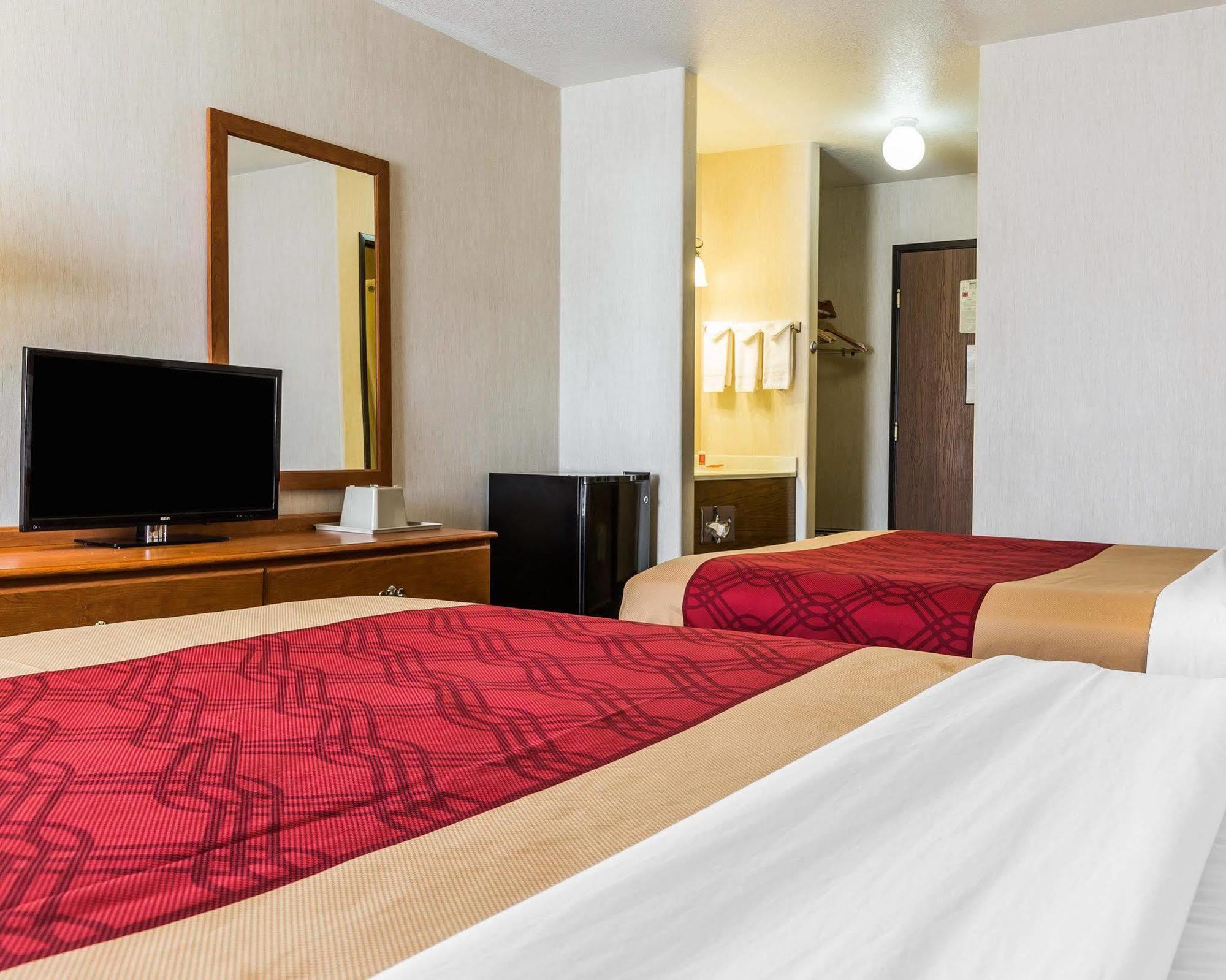 Econo Lodge Inn & Suites Ripley Екстериор снимка