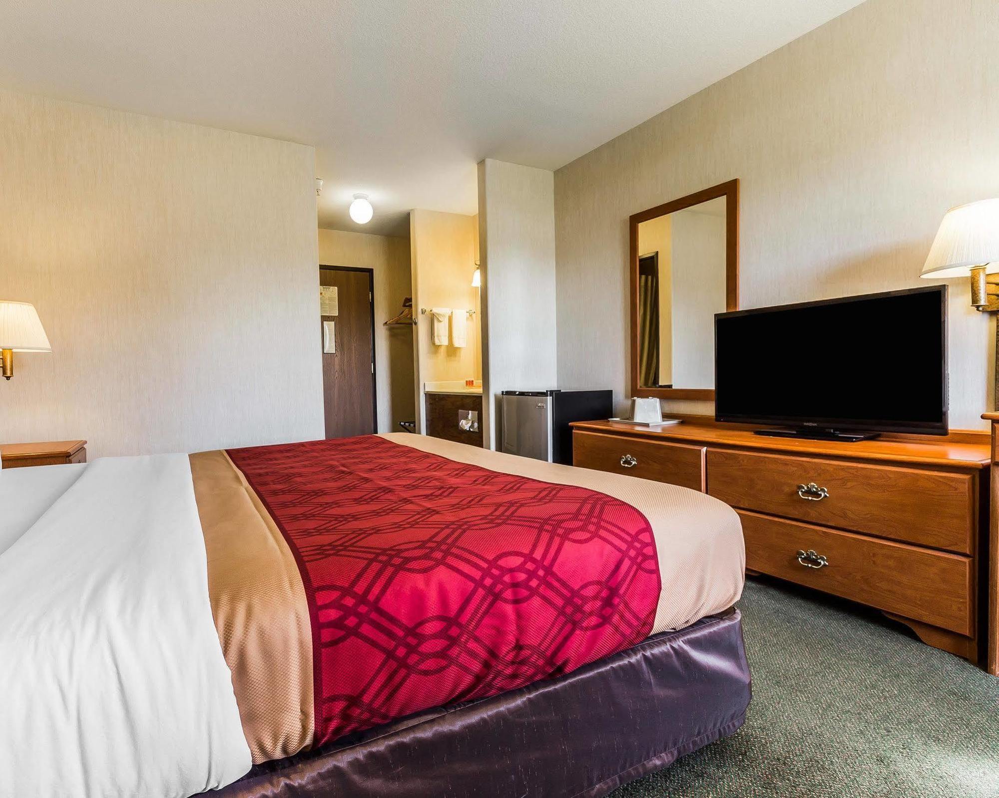 Econo Lodge Inn & Suites Ripley Екстериор снимка