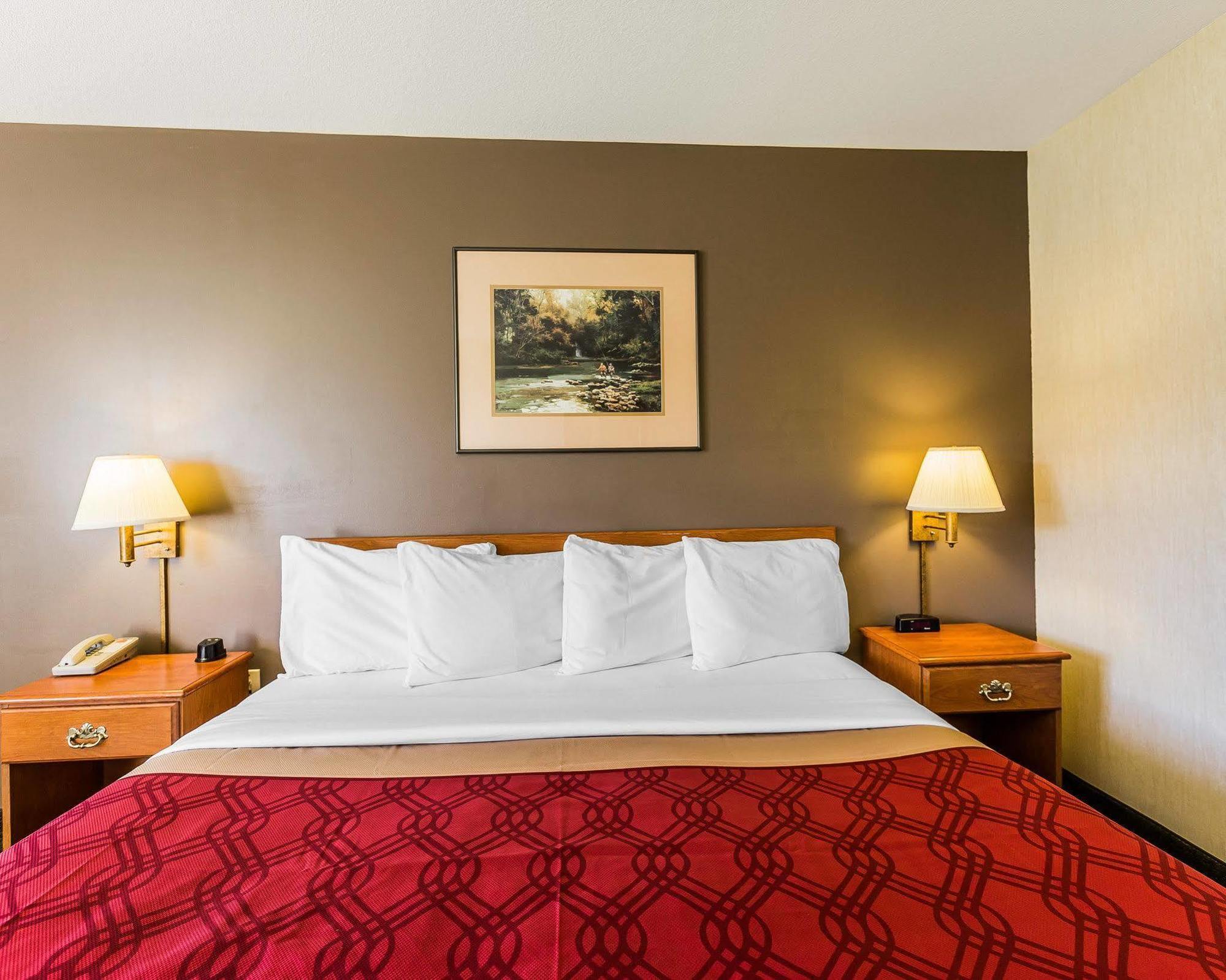 Econo Lodge Inn & Suites Ripley Екстериор снимка