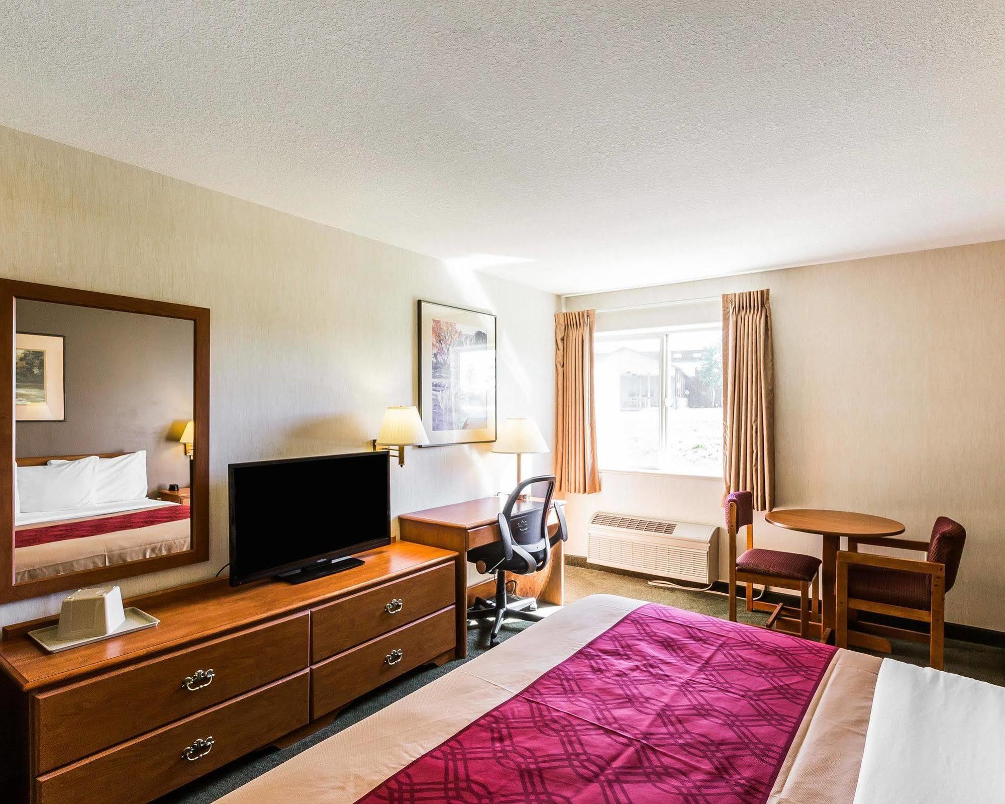 Econo Lodge Inn & Suites Ripley Екстериор снимка
