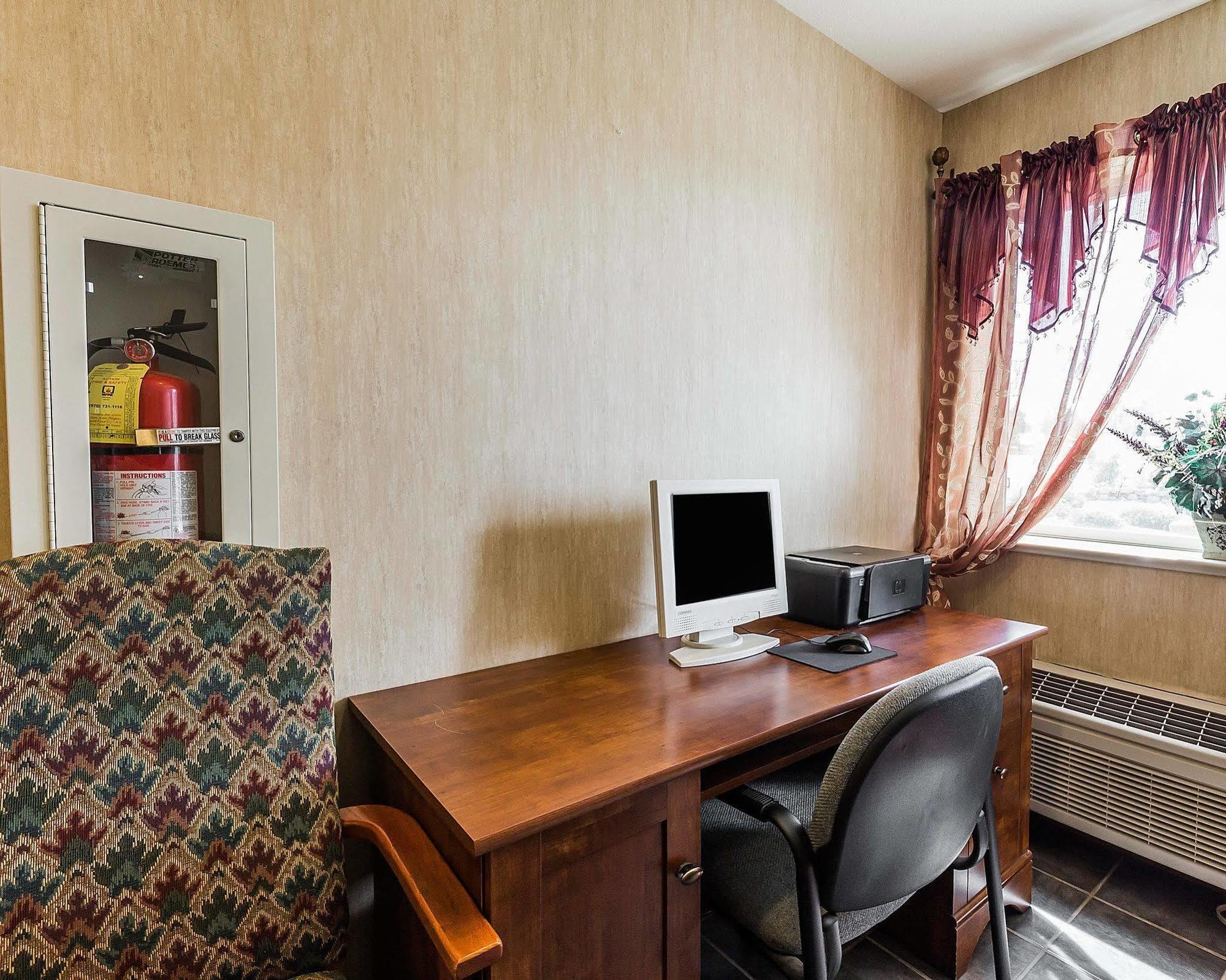 Econo Lodge Inn & Suites Ripley Екстериор снимка