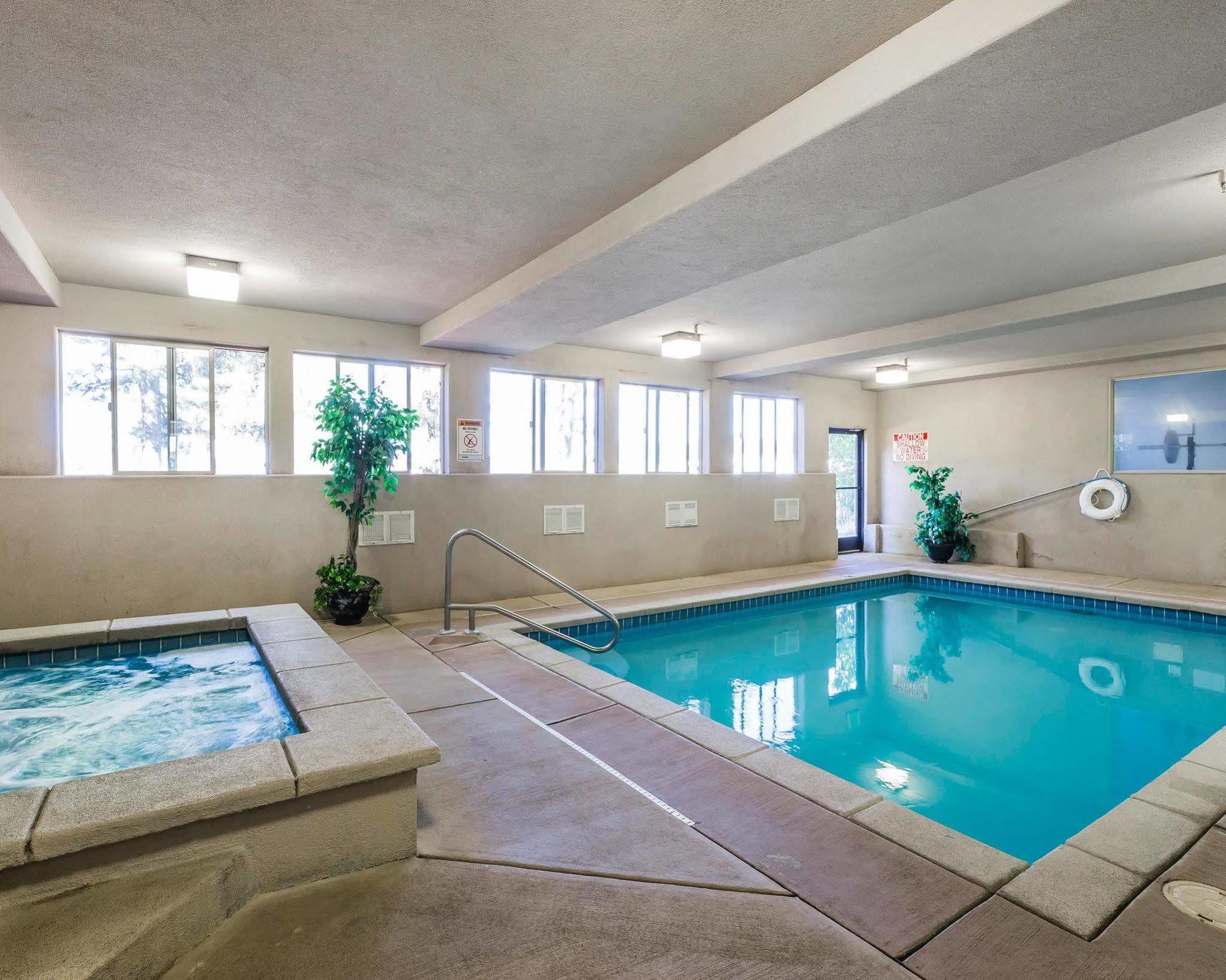 Econo Lodge Inn & Suites Ripley Екстериор снимка