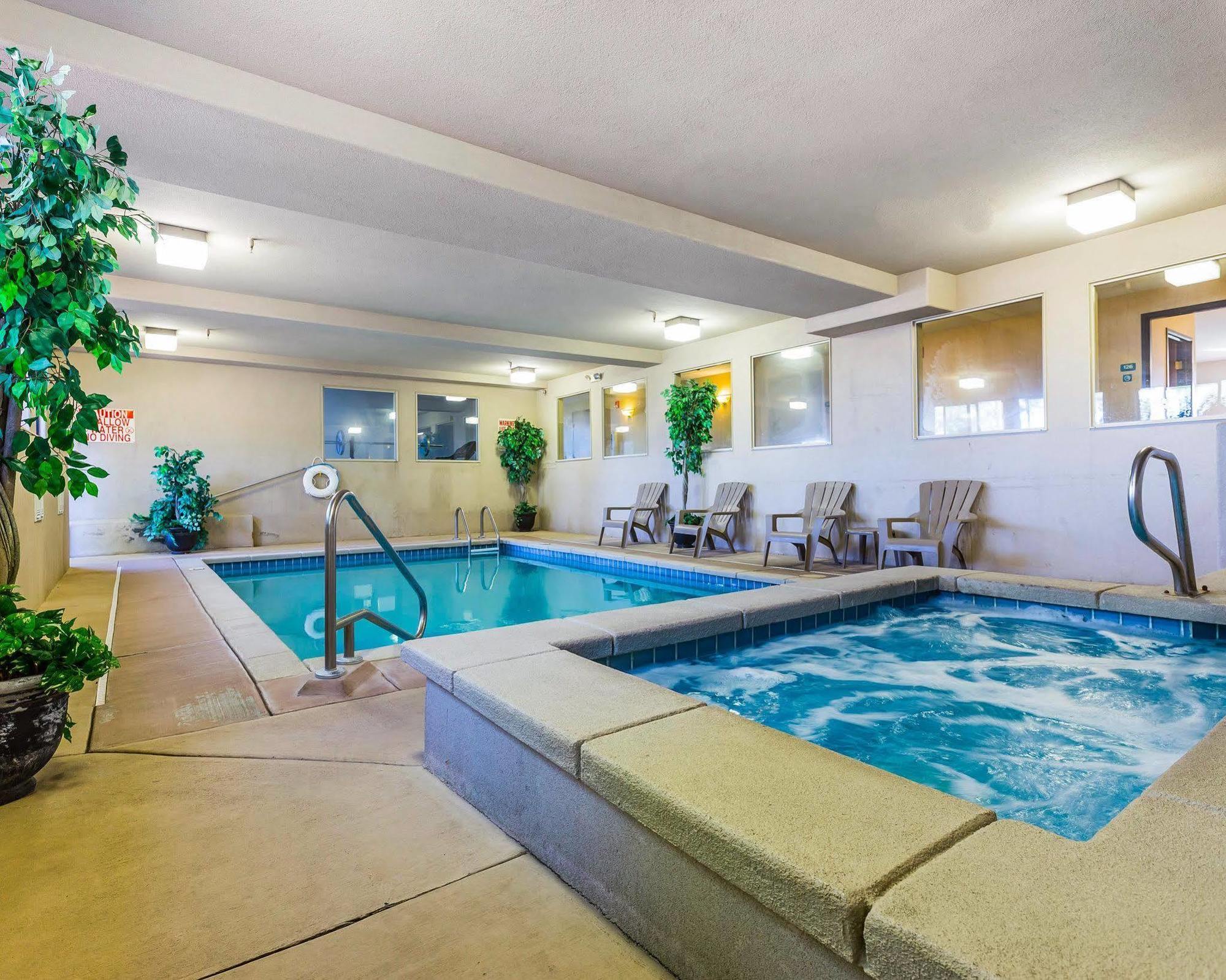 Econo Lodge Inn & Suites Ripley Екстериор снимка