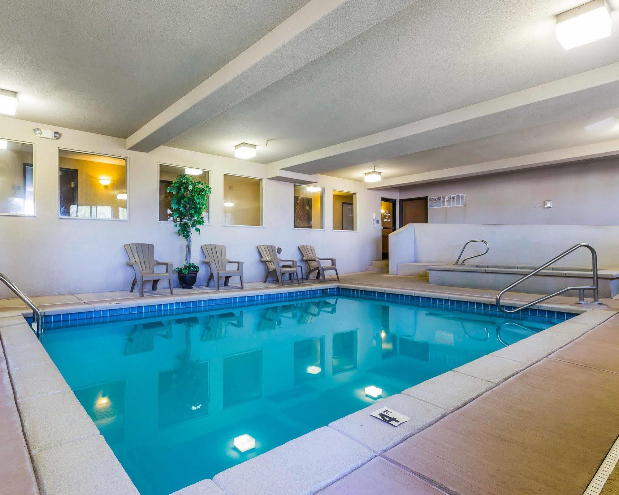 Econo Lodge Inn & Suites Ripley Екстериор снимка