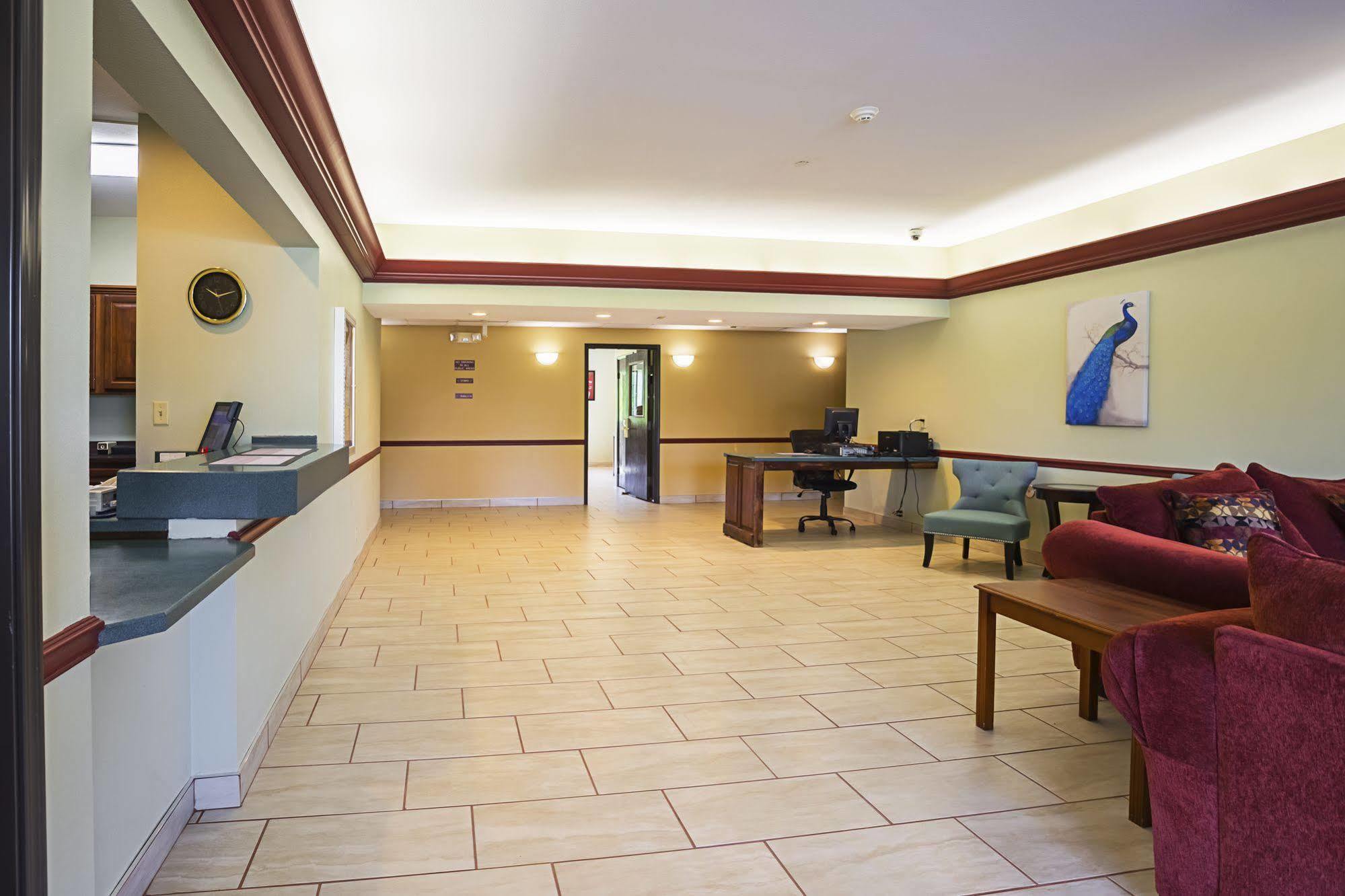Econo Lodge Inn & Suites Ripley Екстериор снимка