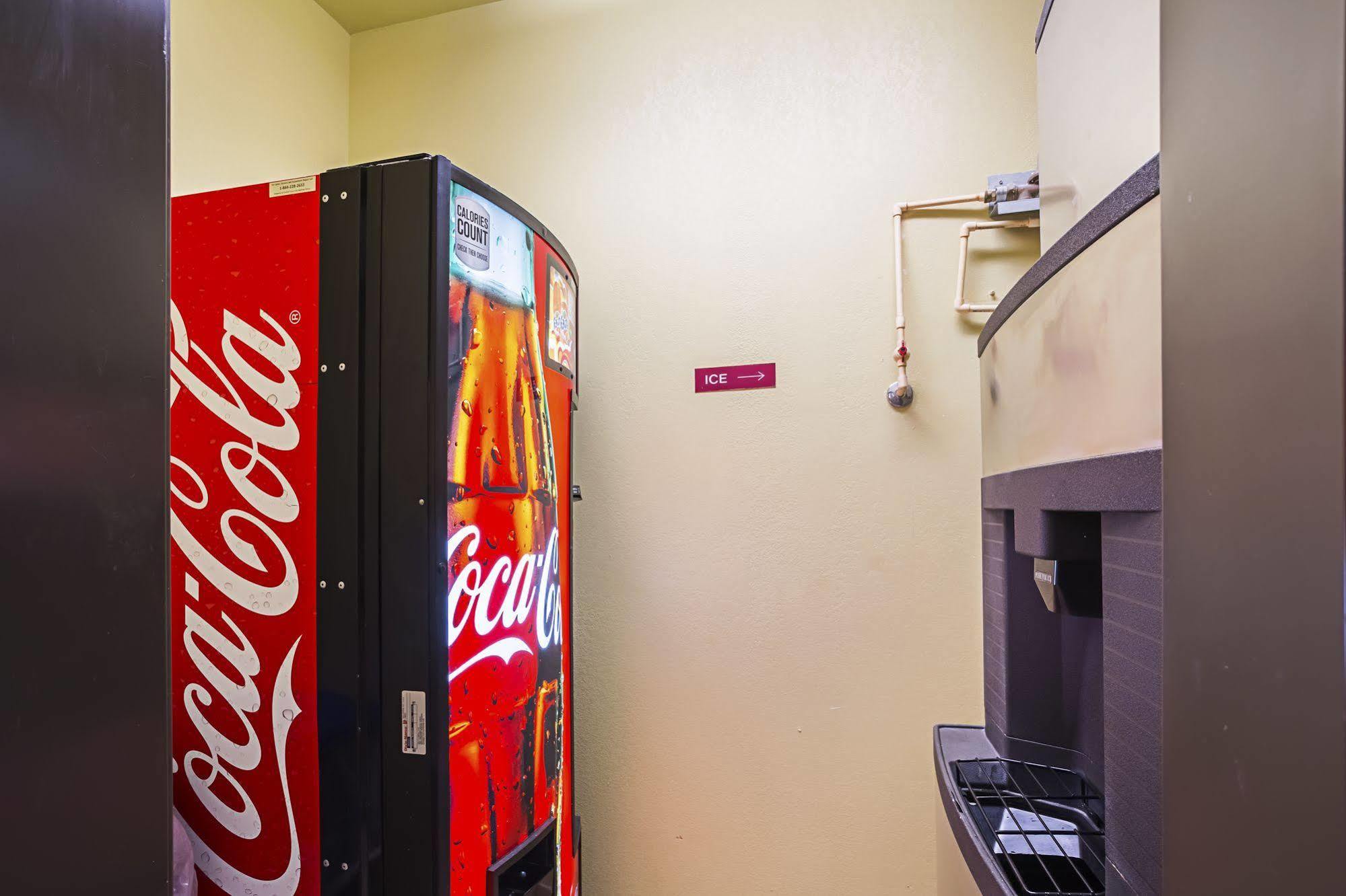 Econo Lodge Inn & Suites Ripley Екстериор снимка